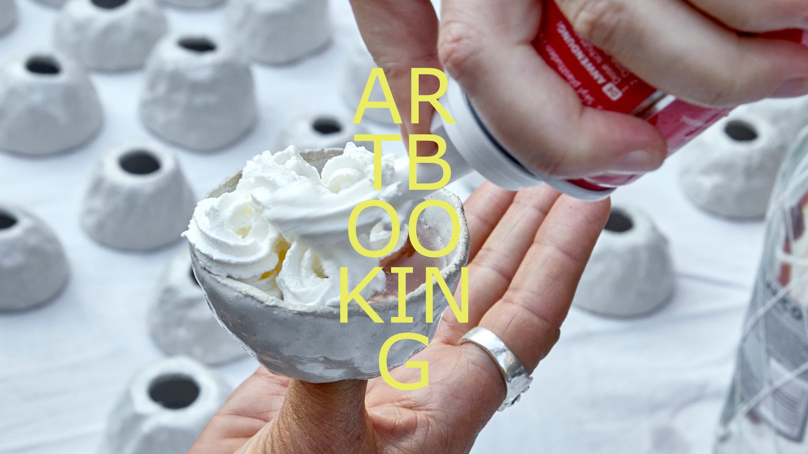Art Drive Kasper Hesselbjerg Velkomstdessertfoto by Jenny Sundby web logo