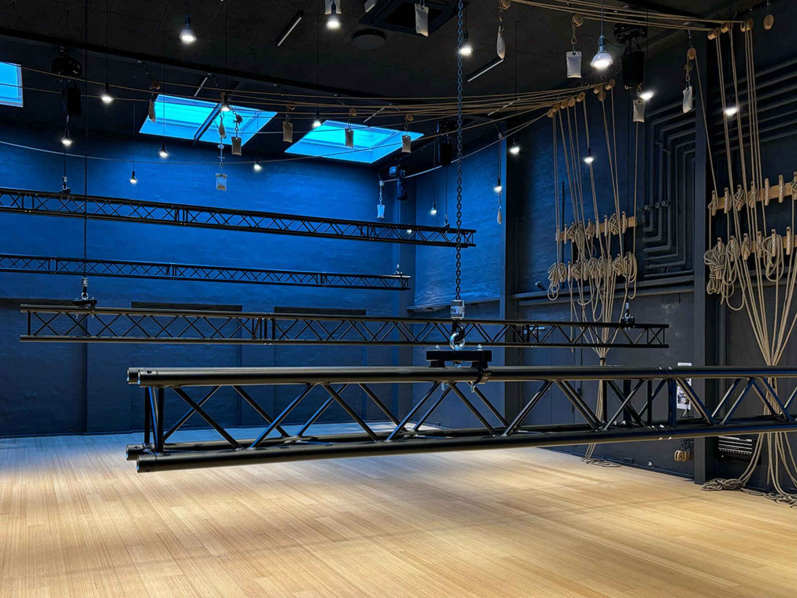 Main Truss system